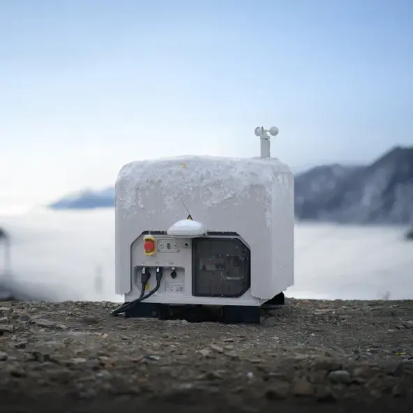 a-snow-covered-DJI-Dock-3-installed-in-a-mountaineous-area_700x_0bc4d49e-51b5-43c8-aedf-7426c69d96ce